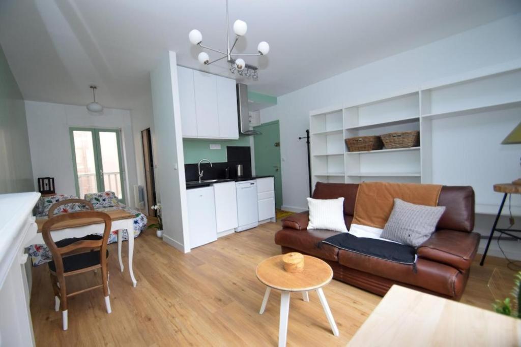Appartement Entre Plage De L'Ecluse Et Place Du Marche Динард Екстериор снимка