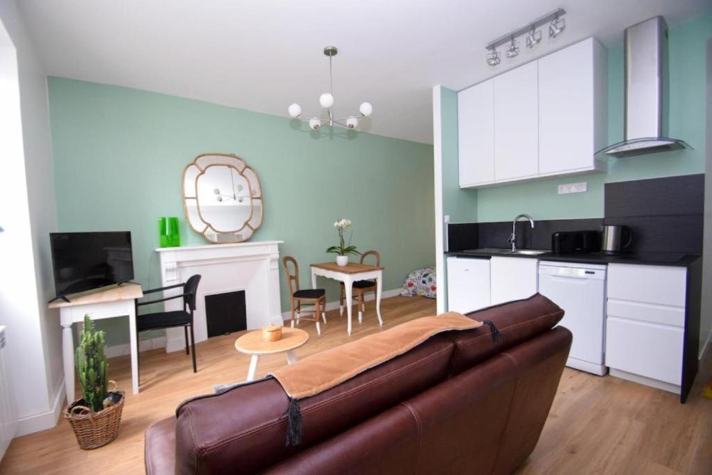 Appartement Entre Plage De L'Ecluse Et Place Du Marche Динард Екстериор снимка