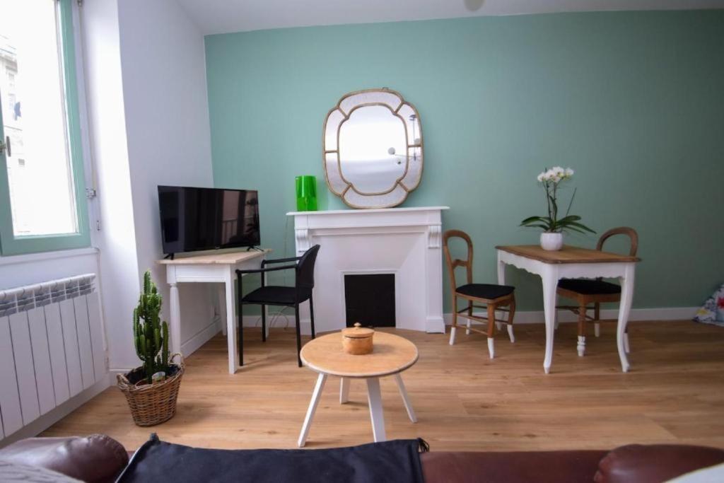 Appartement Entre Plage De L'Ecluse Et Place Du Marche Динард Екстериор снимка