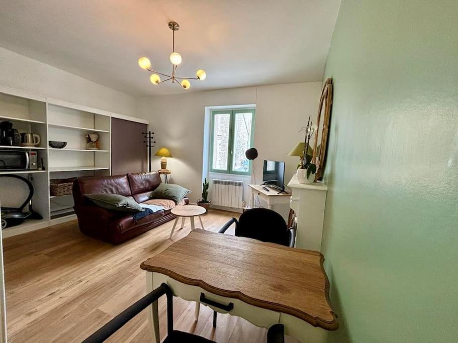 Appartement Entre Plage De L'Ecluse Et Place Du Marche Динард Екстериор снимка